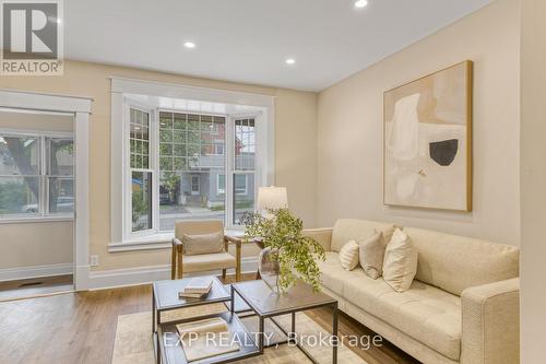 490 Parkdale Avenue, Ottawa, ON - Indoor Photo Showing Living Room