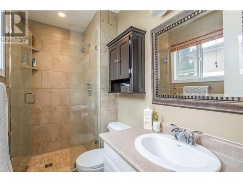 2555 O'Reilly Road, Kelowna, BC - Indoor Photo Showing Bathroom