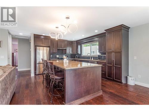 2555 O'Reilly Road, Kelowna, BC - Indoor Photo Showing Kitchen