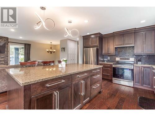 2555 O'Reilly Road, Kelowna, BC - Indoor Photo Showing Kitchen With Upgraded Kitchen