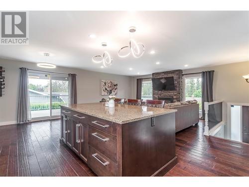 2555 O'Reilly Road, Kelowna, BC - Indoor Photo Showing Kitchen