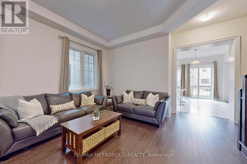100 Ballantyne Boulevard, Vaughan, ON - Indoor Photo Showing Living Room
