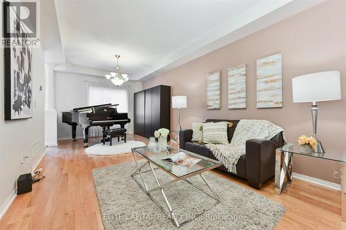 60 Westchester Crescent, Markham, ON - Indoor Photo Showing Living Room