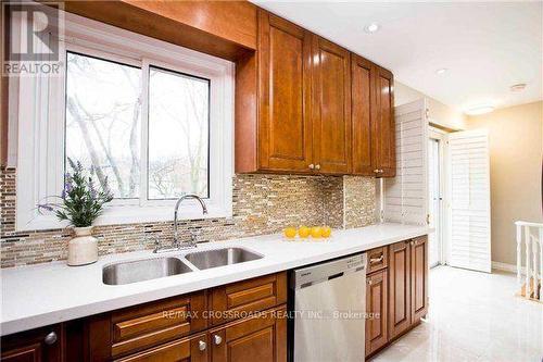 209 Tamarack Drive, Markham, ON - Indoor Photo Showing Kitchen With Double Sink