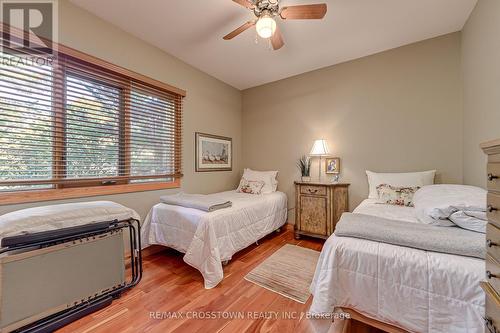 123 Parkside Drive, Oro-Medonte, ON - Indoor Photo Showing Bedroom