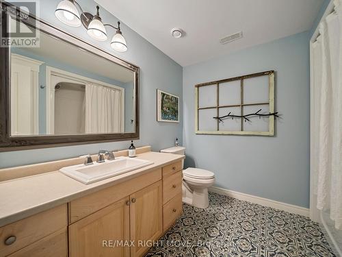 4174 Forestwood Drive, Severn, ON - Indoor Photo Showing Bathroom