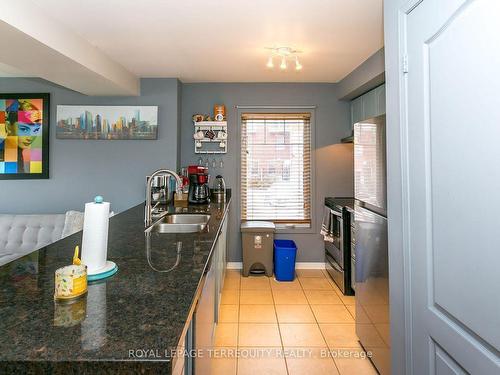 13-3250 Bentley Dr, Mississauga, ON - Indoor Photo Showing Kitchen With Double Sink