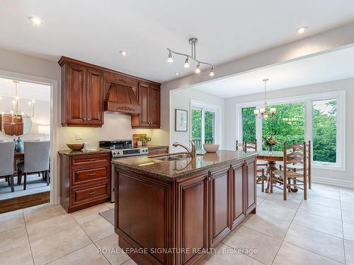 4086 Golden Orchard Dr, Mississauga, ON - Indoor Photo Showing Kitchen With Double Sink