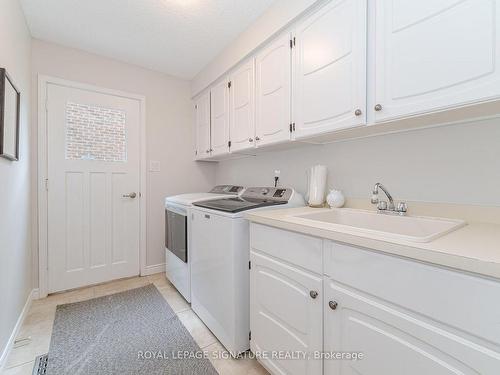 4086 Golden Orchard Dr, Mississauga, ON - Indoor Photo Showing Laundry Room