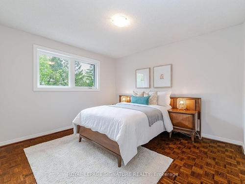 4086 Golden Orchard Dr, Mississauga, ON - Indoor Photo Showing Bedroom