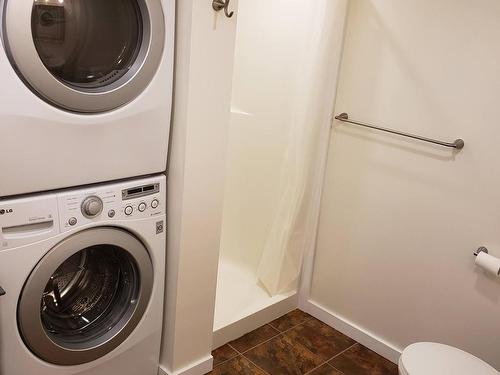 1032 Kemano Street, Kamloops, BC - Indoor Photo Showing Laundry Room