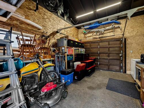 1032 Kemano Street, Kamloops, BC - Indoor Photo Showing Garage