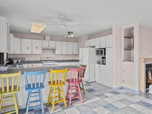 7035 Blackwell Road, Kamloops, BC - Indoor Photo Showing Kitchen With Double Sink