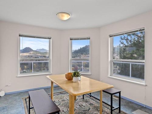 7035 Blackwell Road, Kamloops, BC - Indoor Photo Showing Living Room