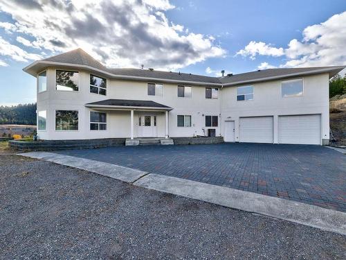 7035 Blackwell Road, Kamloops, BC - Outdoor