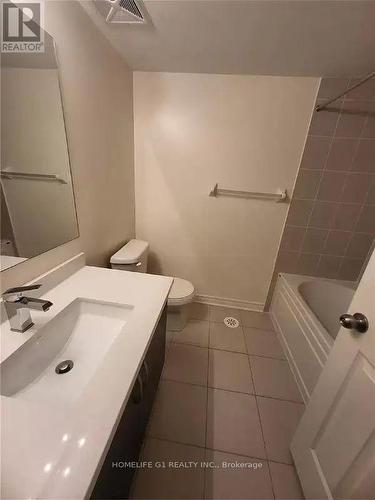 34 04 - 2420 Baronwood Drive, Oakville, ON - Indoor Photo Showing Bathroom