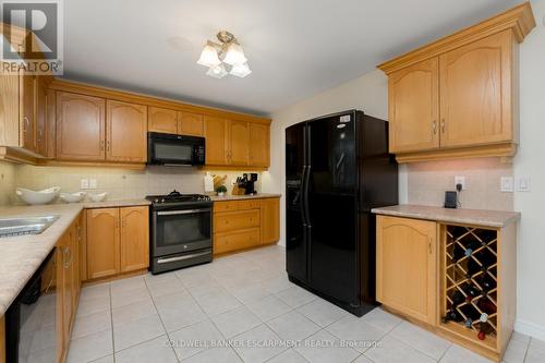 31 Dawkins Crescent, Halton Hills, ON - Indoor Photo Showing Kitchen
