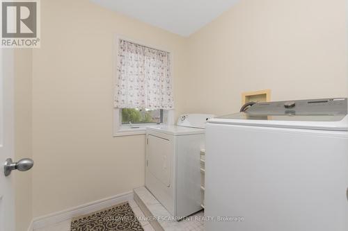 31 Dawkins Crescent, Halton Hills, ON - Indoor Photo Showing Laundry Room