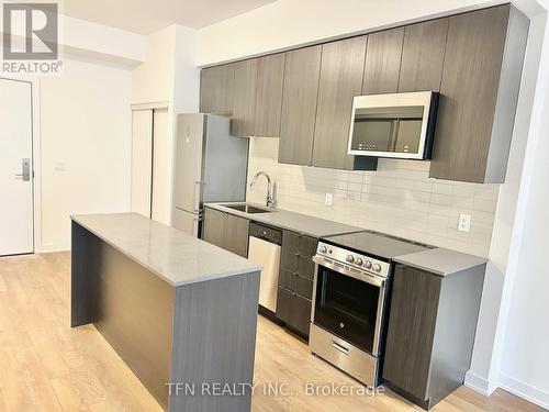 316 - 2433 Dufferin Street, Toronto (Briar Hill-Belgravia), ON - Indoor Photo Showing Kitchen With Upgraded Kitchen