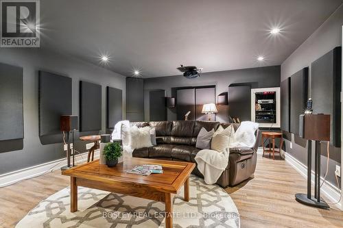 34 Meadowbank Road, Toronto, ON - Indoor Photo Showing Living Room