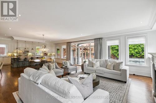 34 Meadowbank Road, Toronto, ON - Indoor Photo Showing Living Room