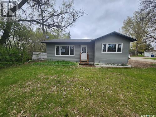 18 Beckton Street, Manor, SK - Outdoor