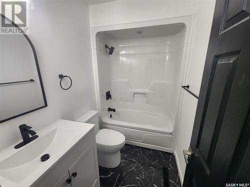 18 Beckton Street, Manor, SK - Indoor Photo Showing Bathroom