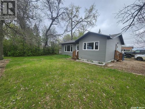 18 Beckton Street, Manor, SK - Outdoor