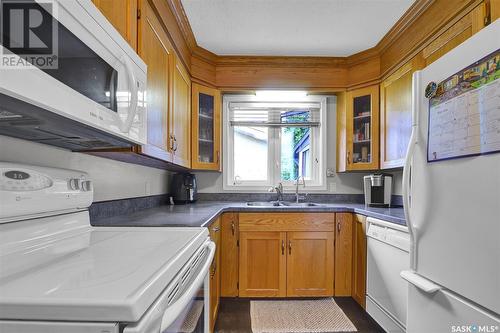 31 Hatton Crescent, Regina, SK - Indoor Photo Showing Kitchen With Double Sink