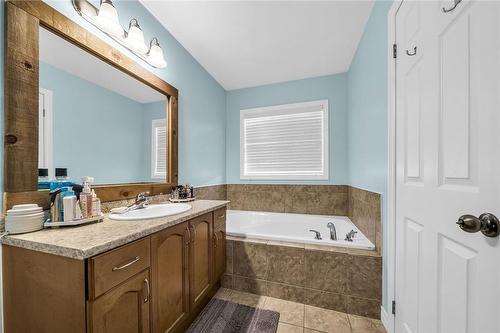 21 Blue Mountain Drive, Hannon, ON - Indoor Photo Showing Bathroom