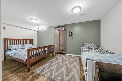 21 Blue Mountain Drive, Hannon, ON - Indoor Photo Showing Bedroom