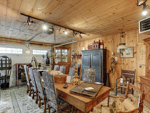 Garage - 501 Rue Notre-Dame, Lavaltrie, QC - Indoor Photo Showing Dining Room