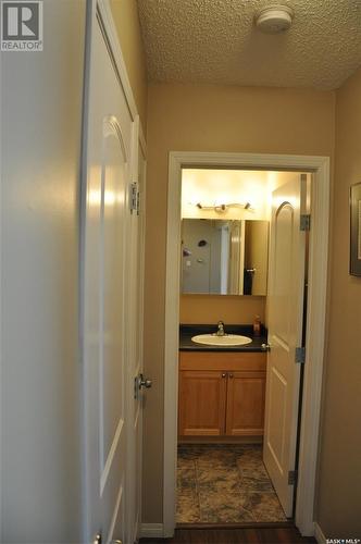 306 208 Saskatchewan Crescent E, Saskatoon, SK - Indoor Photo Showing Bathroom