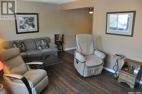 306 208 Saskatchewan Crescent E, Saskatoon, SK - Indoor Photo Showing Living Room
