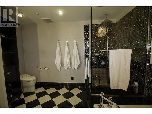 206 1717 Bayshore Drive, Vancouver, BC - Indoor Photo Showing Bathroom