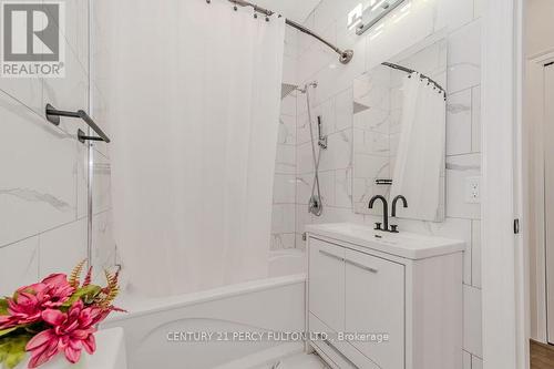 13 Bechtel Street, Cambridge, ON - Indoor Photo Showing Bathroom