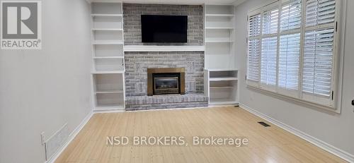 19 Driftwood Place, Hamilton, ON - Indoor With Fireplace