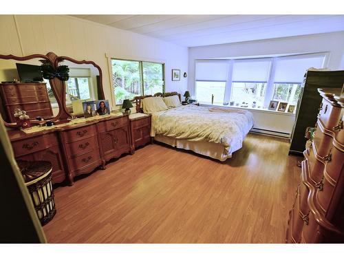 8114 Highway 6, Salmo, BC - Indoor Photo Showing Bedroom