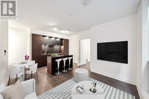 301 - 35 Mercer Street, Toronto, ON - Indoor Photo Showing Living Room