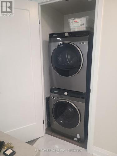 1112 - 30 Grand Trunk Crescent, Toronto, ON - Indoor Photo Showing Laundry Room
