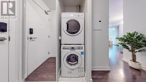 1202 - 12 York Street, Toronto, ON - Indoor Photo Showing Laundry Room