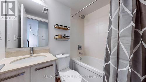 1202 - 12 York Street, Toronto, ON - Indoor Photo Showing Bathroom