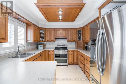 136 Park Drive, Whitchurch-Stouffville, ON - Indoor Photo Showing Kitchen With Double Sink