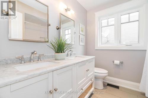 136 Park Drive, Whitchurch-Stouffville, ON - Indoor Photo Showing Bathroom
