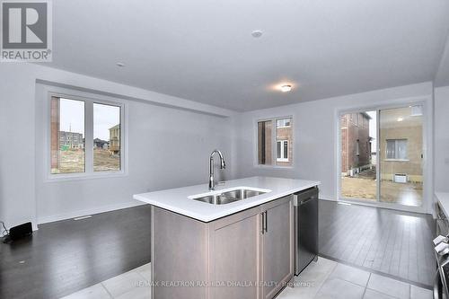 61 Seedling Crescent, Whitchurch-Stouffville, ON - Indoor Photo Showing Kitchen With Double Sink