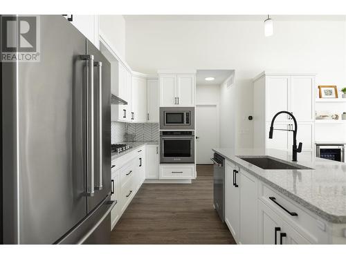 269 Diamond Way Unit# 5, Vernon, BC - Indoor Photo Showing Kitchen With Stainless Steel Kitchen With Upgraded Kitchen