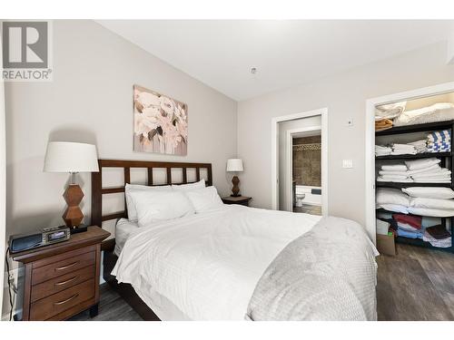 654 Cook Road Unit# 432, Kelowna, BC - Indoor Photo Showing Bedroom