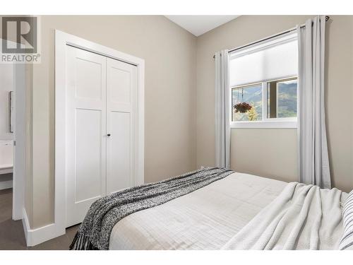 6421 Eagle Bay Road Unit# 58, Eagle Bay, BC - Indoor Photo Showing Bedroom