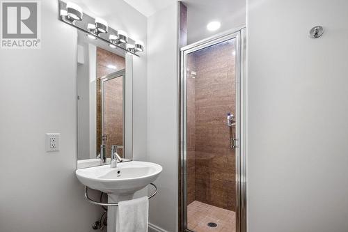 136 Front Street Unit# 203, Penticton, BC - Indoor Photo Showing Bathroom