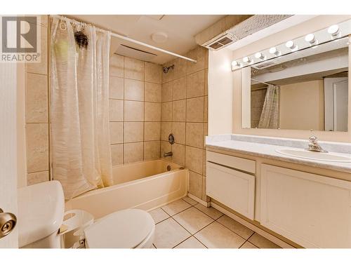 2208 32 Street, Vernon, BC - Indoor Photo Showing Bathroom